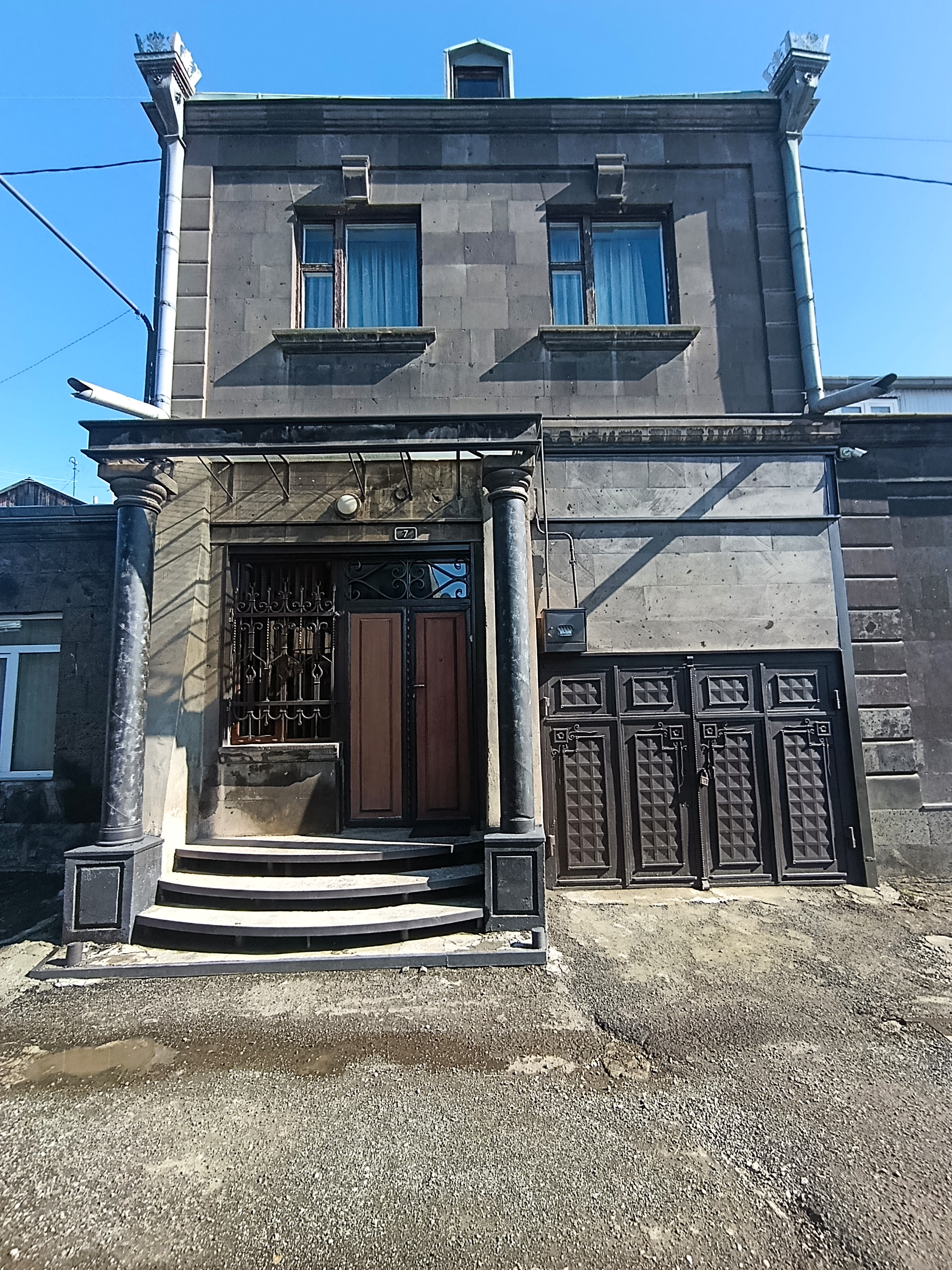 Уход за натуральным камнем: регламент для Москвы и МО