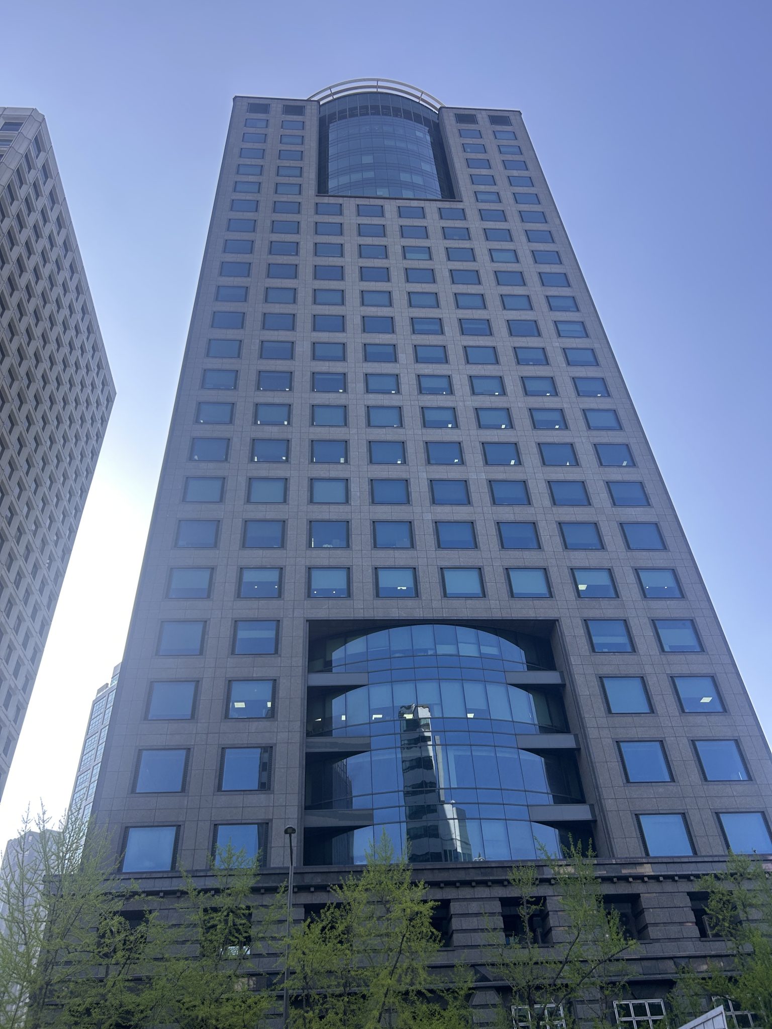 Когда нужна гидрофобизация камня и как выбрать состав